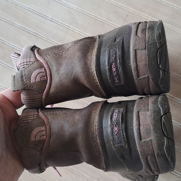 Girls THE NORTH FACE Chilkat Insulated Waterproof Winter Ankle Boots Pink Laces - Picture 3 of 15